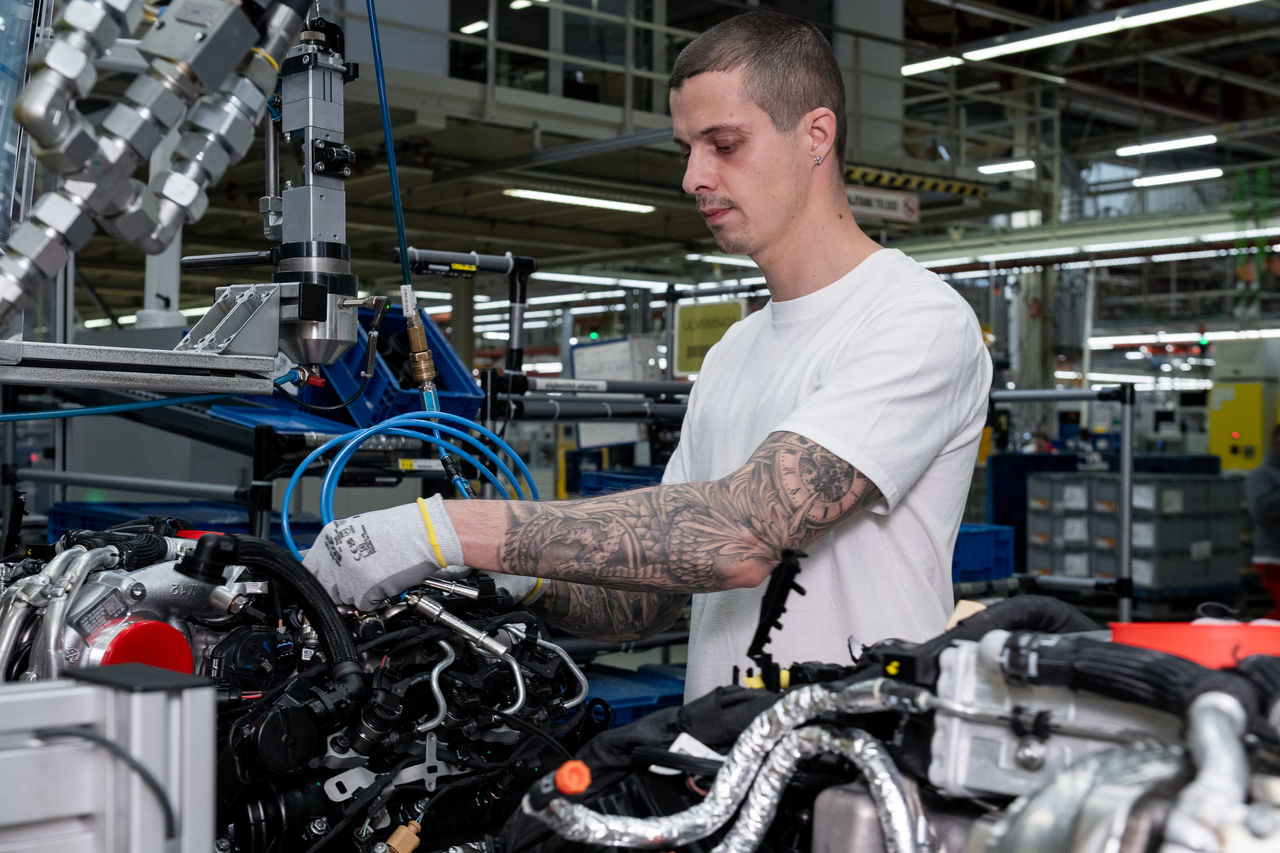 Audi Hungaria, Mitarbeiter, V6-Motor