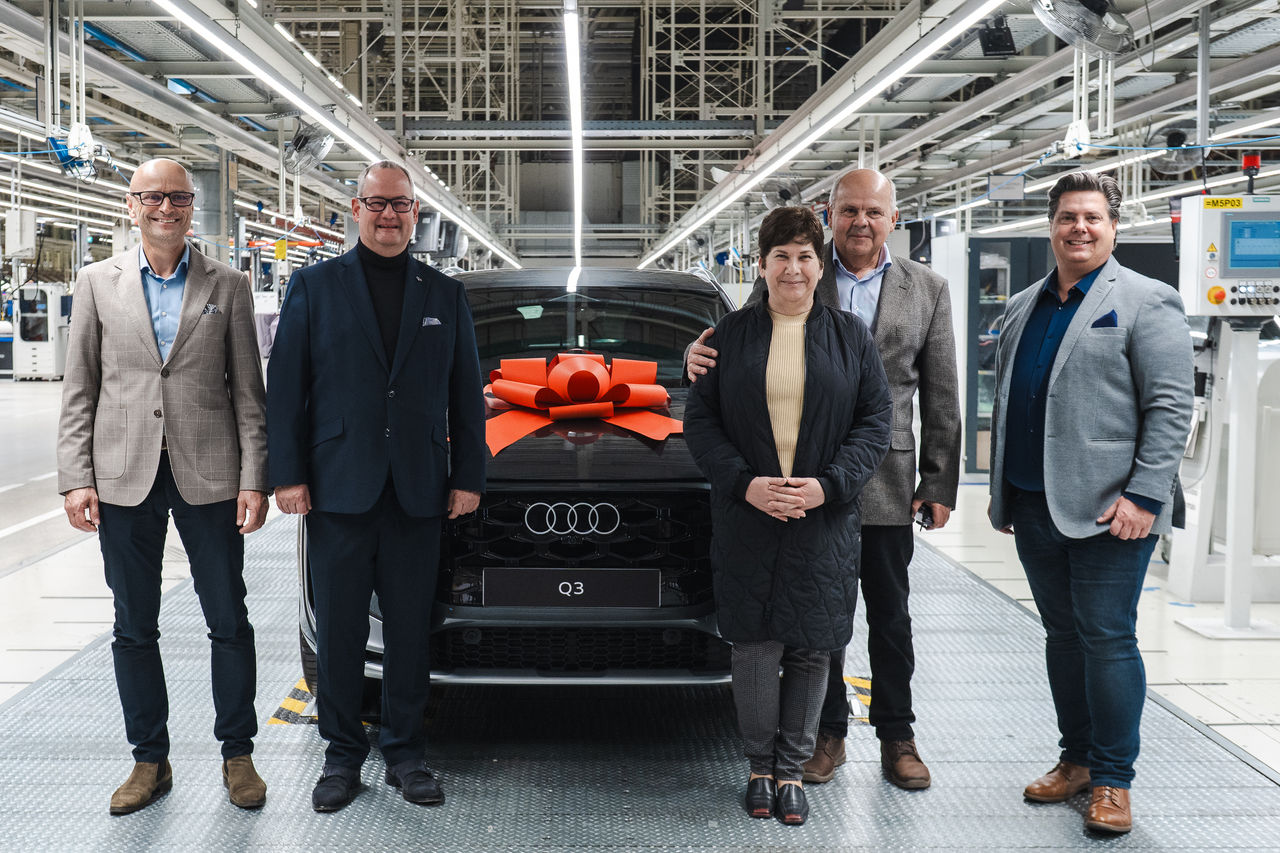 Audi Q3, erster ungarischer Kunde, Übergabe