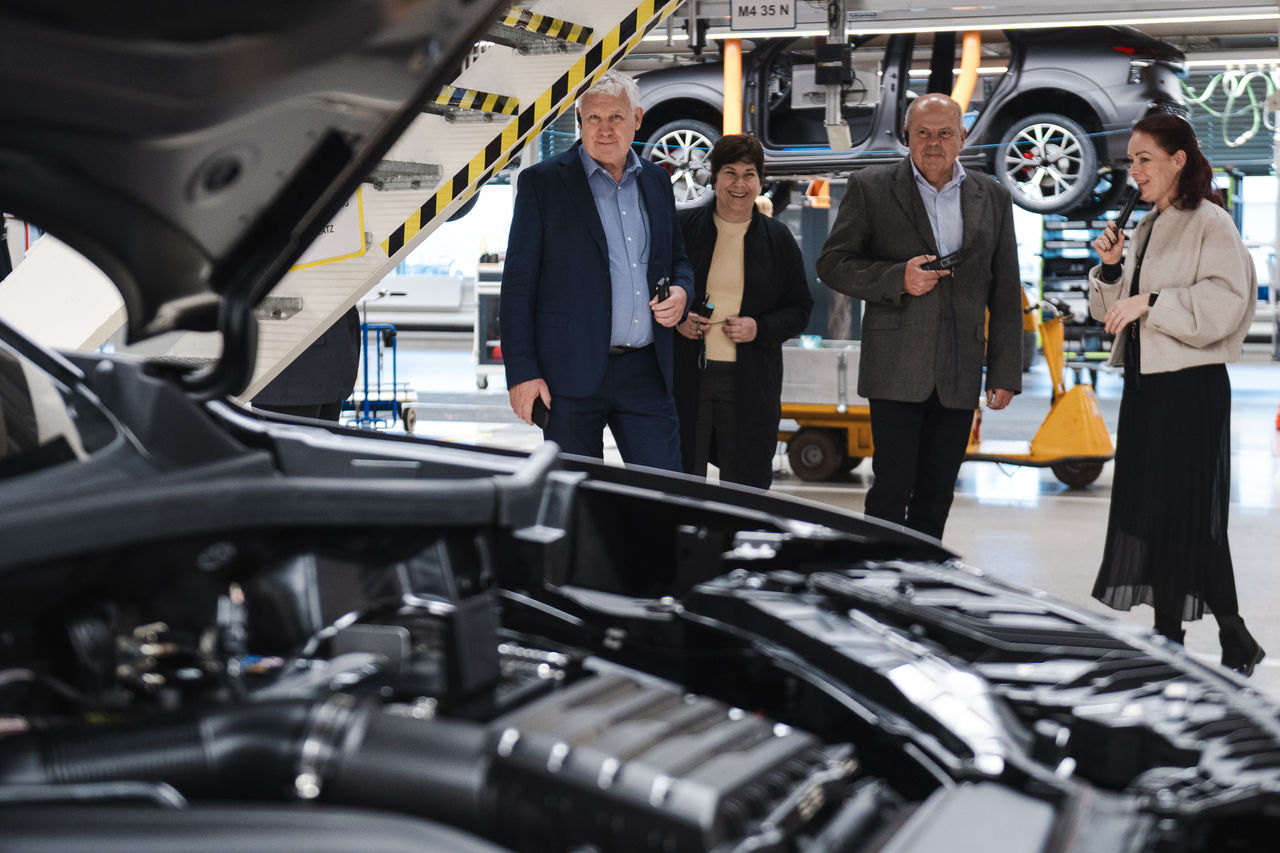 Werksbesichtigung in der Fahrzeugfertigung der Audi Hungaria