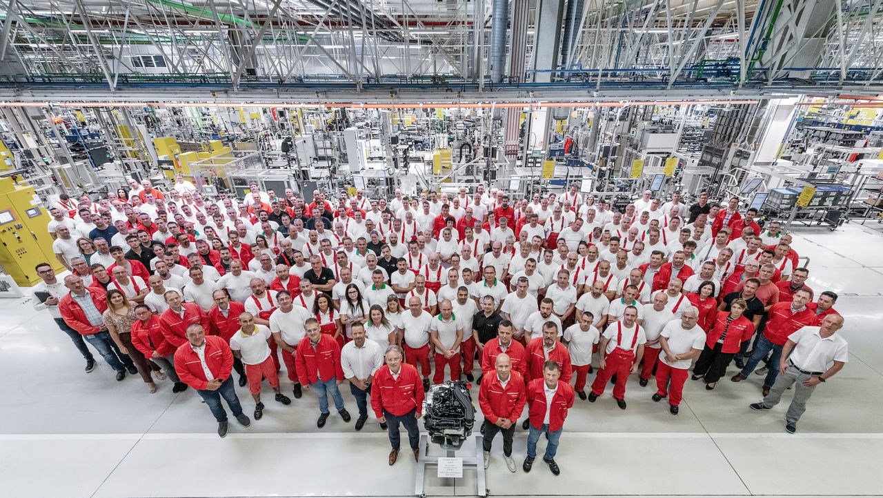 Audi Hungaria, employee, 5.000.000 EA211