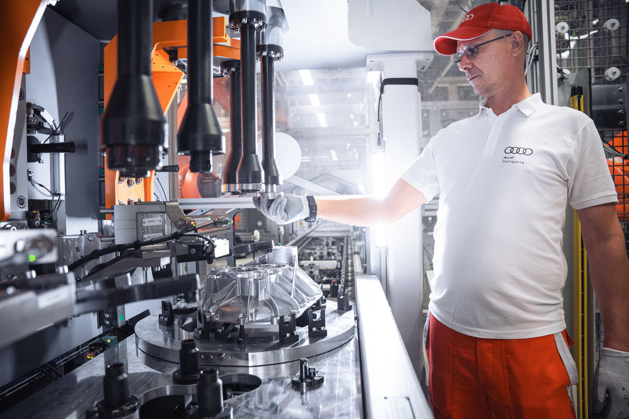 Audi Hungaria, motorgyártás, kolléga